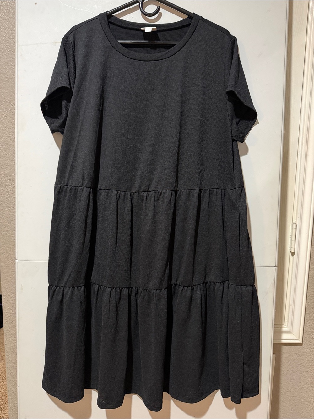LuLaRoe BLACK Ariel Crepe Tiered Short-Sleeve Midi Dress